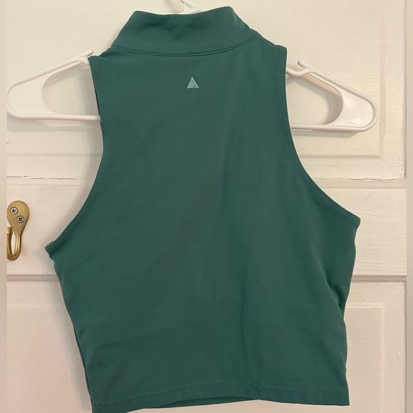 Cropped athletic top | size small - Picture 3 of 3